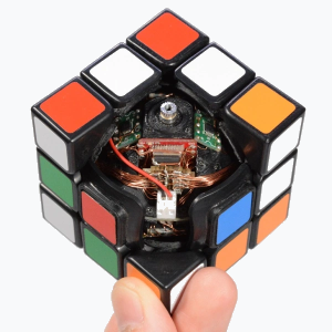 Le mécanisme interne du Rubik’s Cube se résolvant tout seul